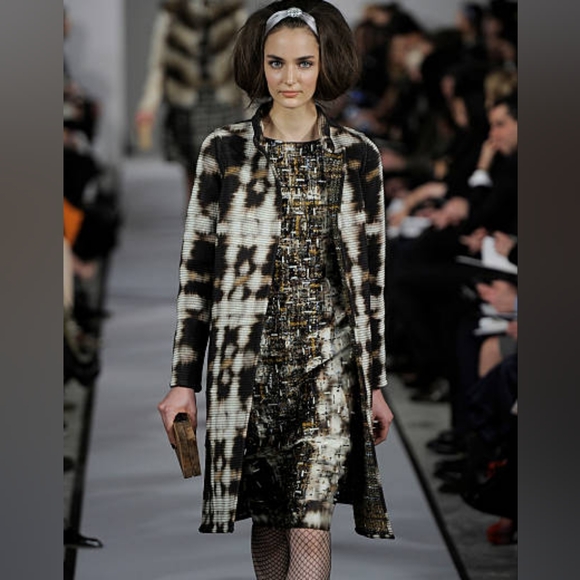 *$4,300 OSCAR DE LA RENTA GOLDEN BROWN SILK WOOL EXC BEAD EMBROI RUNWAY DRESS 10 - Picture 2 of 16